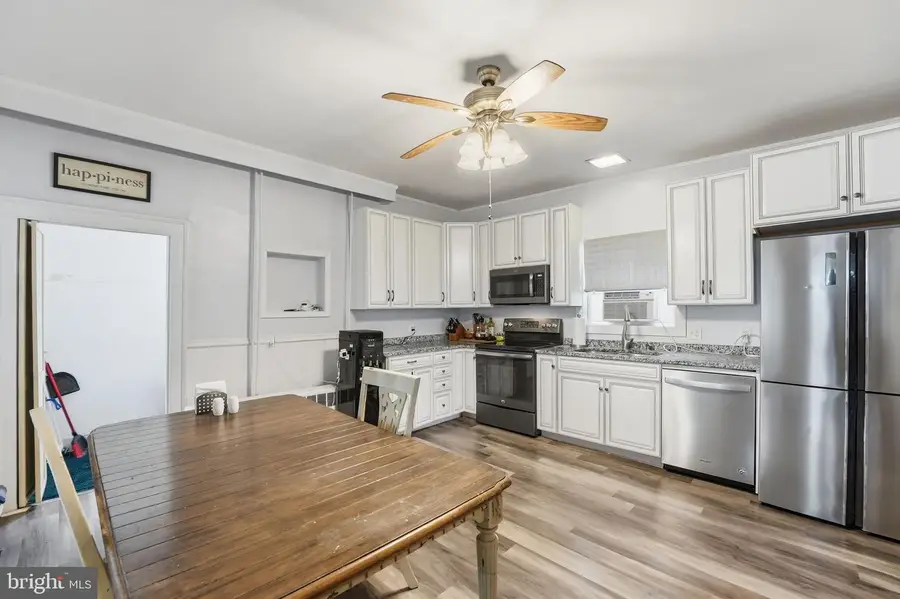 219 N Church St, Woodstock, VA 22664 - #3