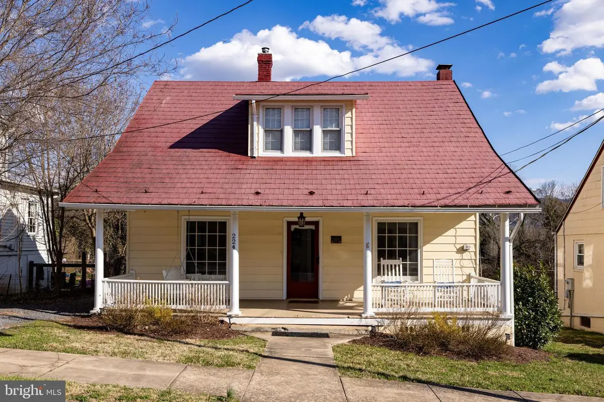 224 N Church St, Woodstock, VA 22664 - #1