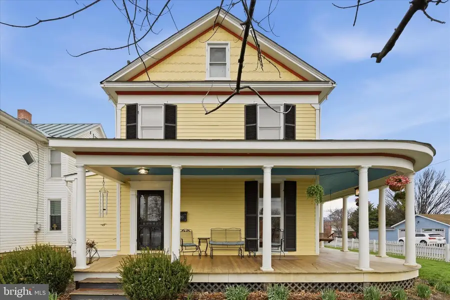 220 S Massanuten St, Strasburg, VA 22657 - #2