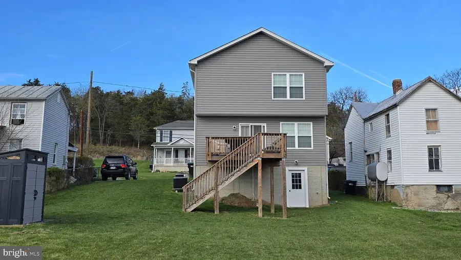 375 Branch St, Strasburg, VA 22657 - #2