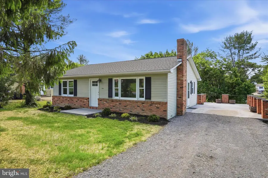 716 S Water St, Woodstock, VA 22664 - #3