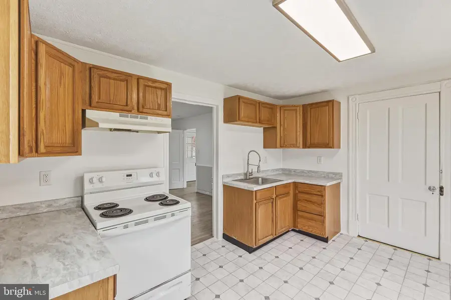 223 W High St, Woodstock, VA 22664 - #3