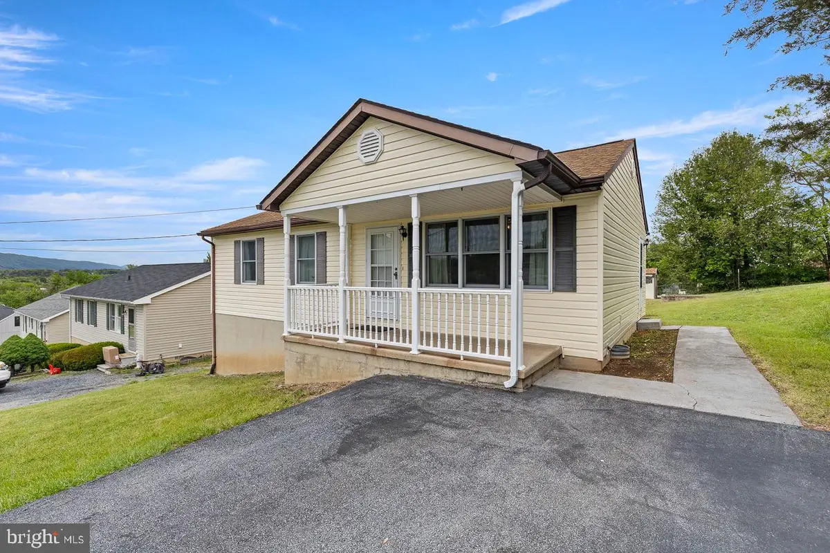 363 Crim Dr, Strasburg, VA 22657 - #1