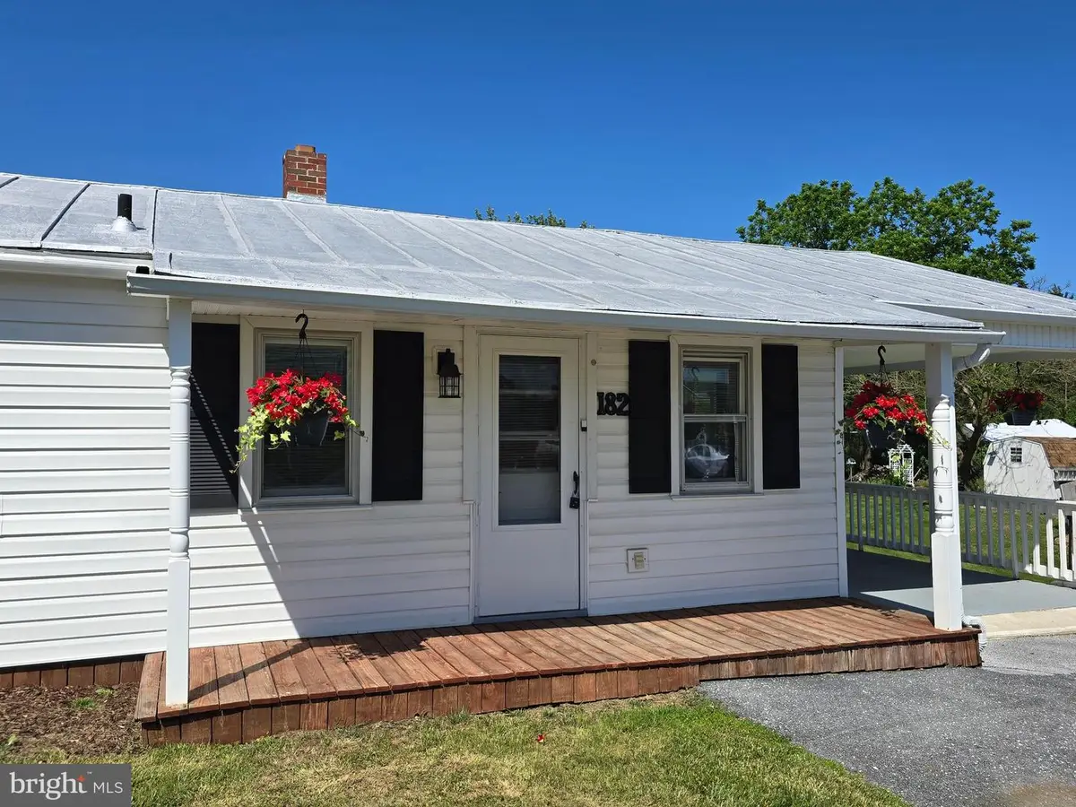 182 Shenandoah St, Mount Jackson, VA 22842 - #1