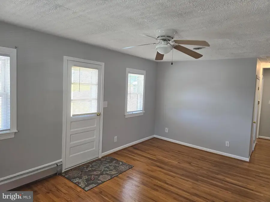 182 Shenandoah St, Mount Jackson, VA 22842 - #3