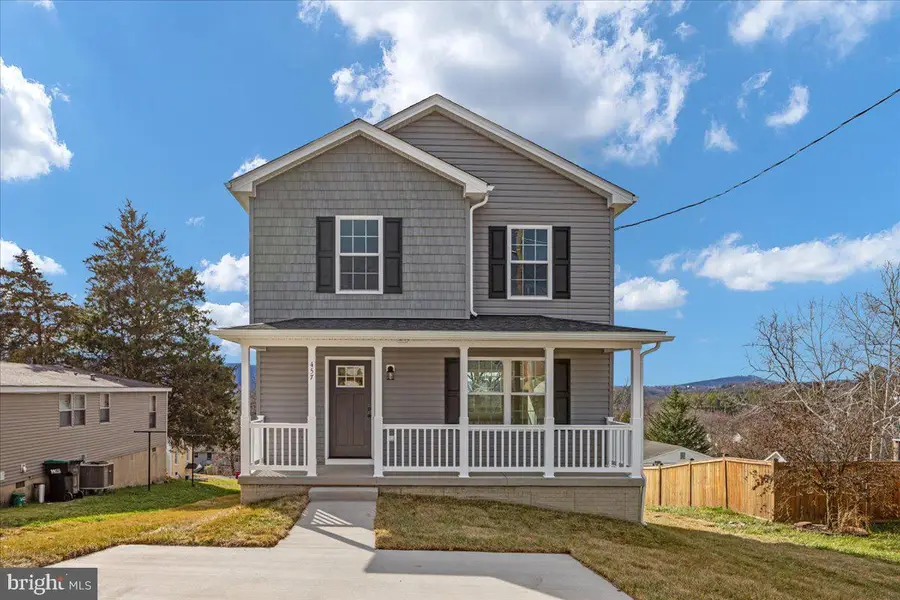 209 East Locust St, Woodstock, VA 22664 - #2