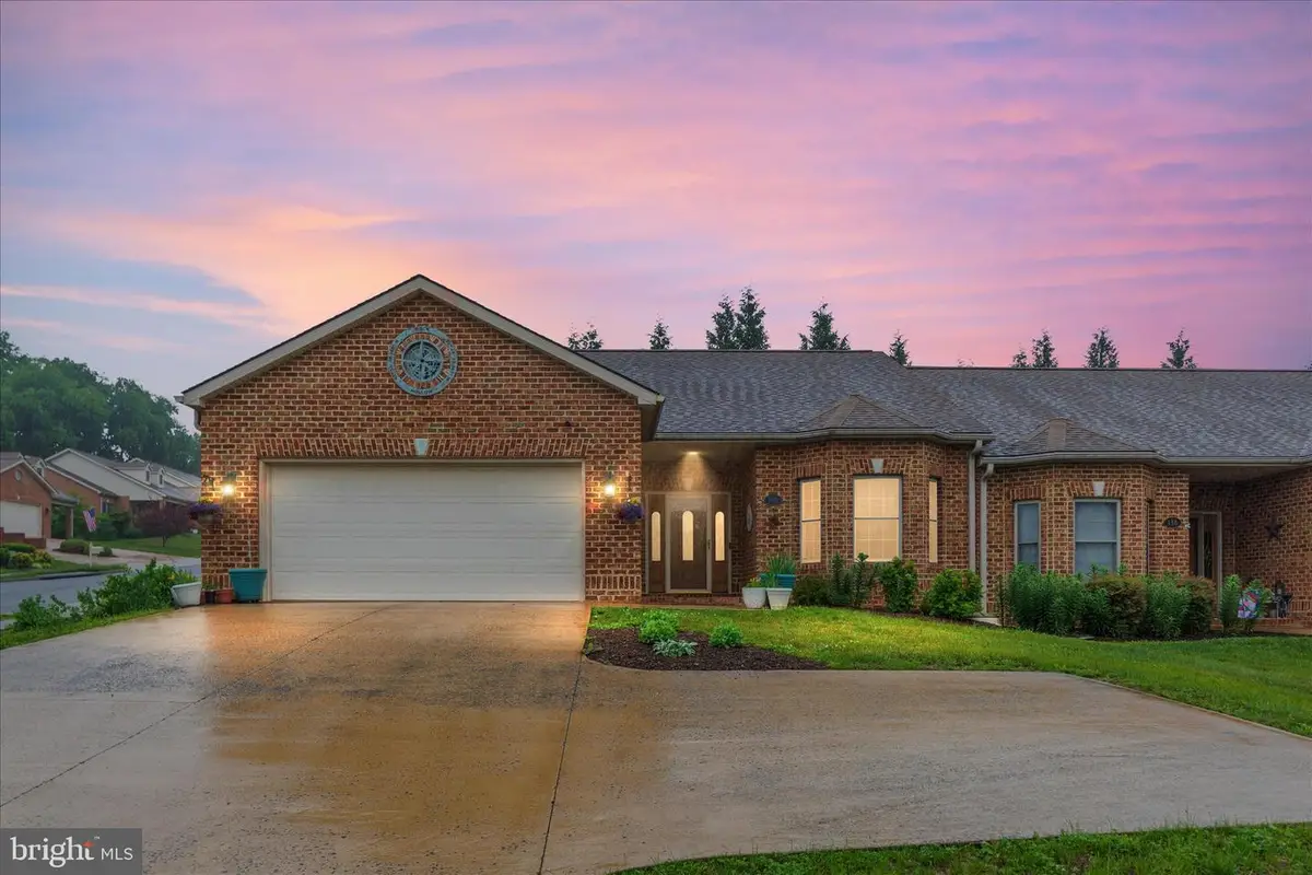 140 Donna Dr, Woodstock, VA 22664 - #1