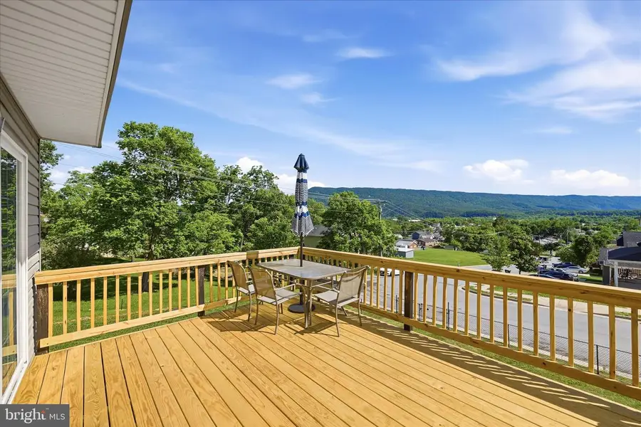 556 Thompson St, Strasburg, VA 22657 - #3