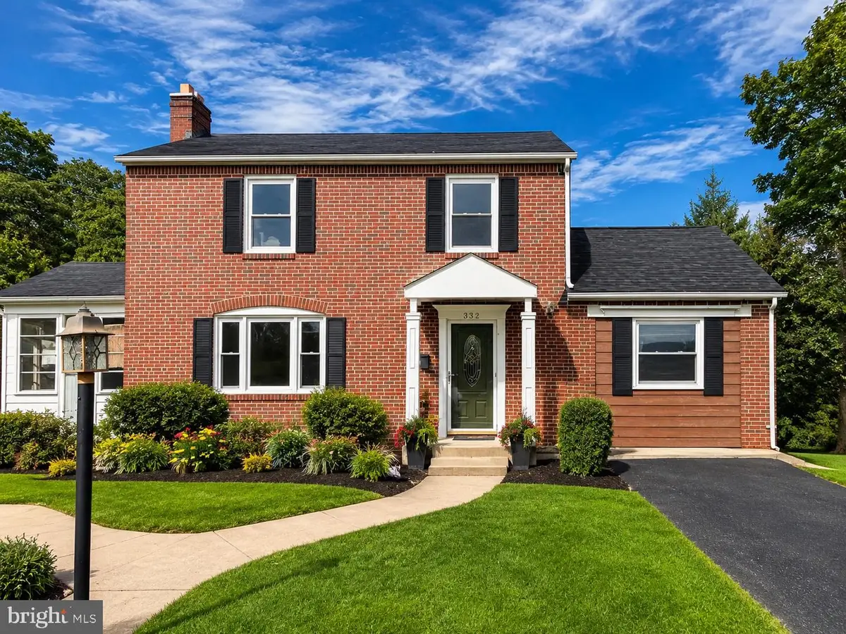 332 N Lee St, Woodstock, VA 22664 - #1