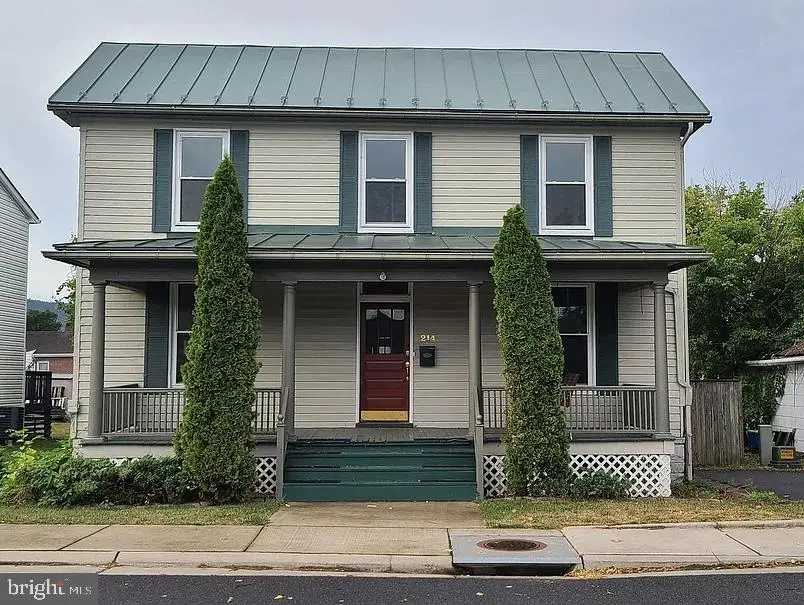 214 E Queen St, Strasburg, VA 22657 - #1
