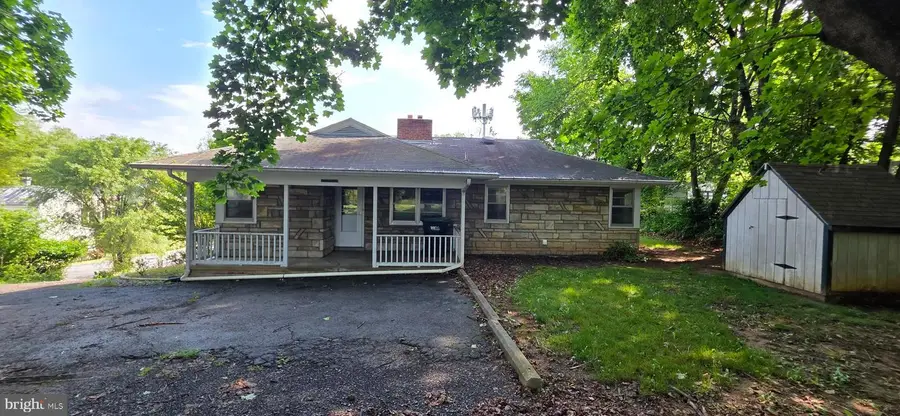 104 E South St, Woodstock, VA 22664 - #3
