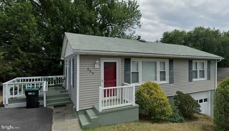 328 Lee St, Strasburg, VA 22657 - #1