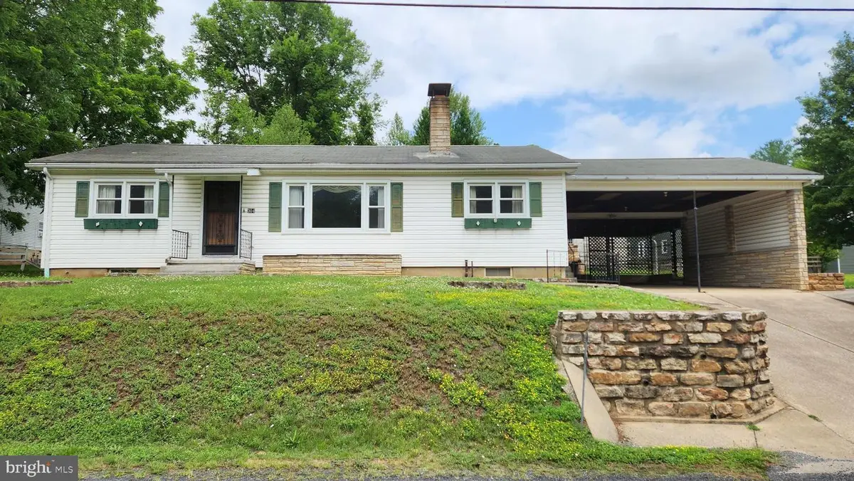 304 Water St, Edinburg, VA 22824 - #1
