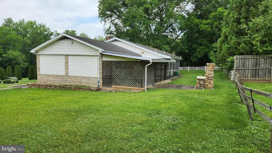 304 Water St, Edinburg, VA 22824 - #2