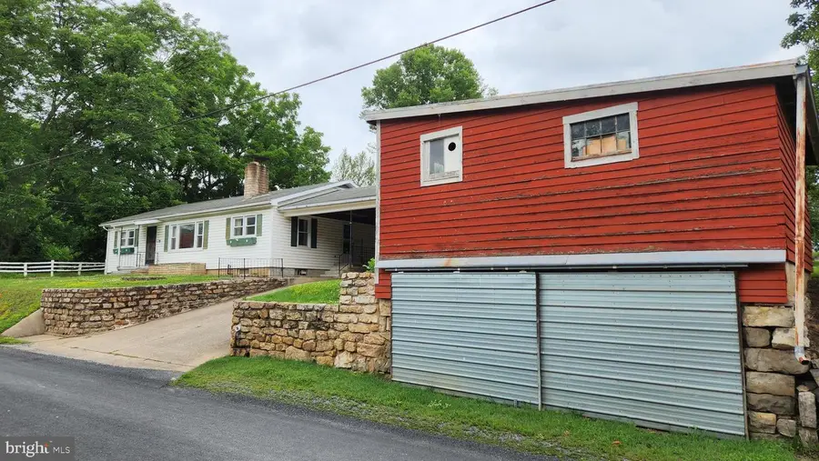 304 Water St, Edinburg, VA 22824 - #3