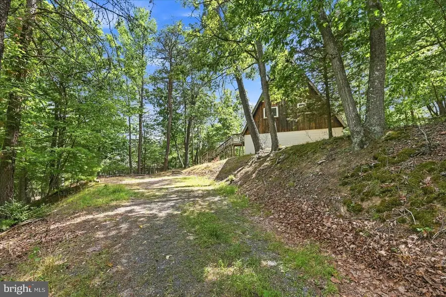 863 Lee Rd, Basye, VA 22810 - #2