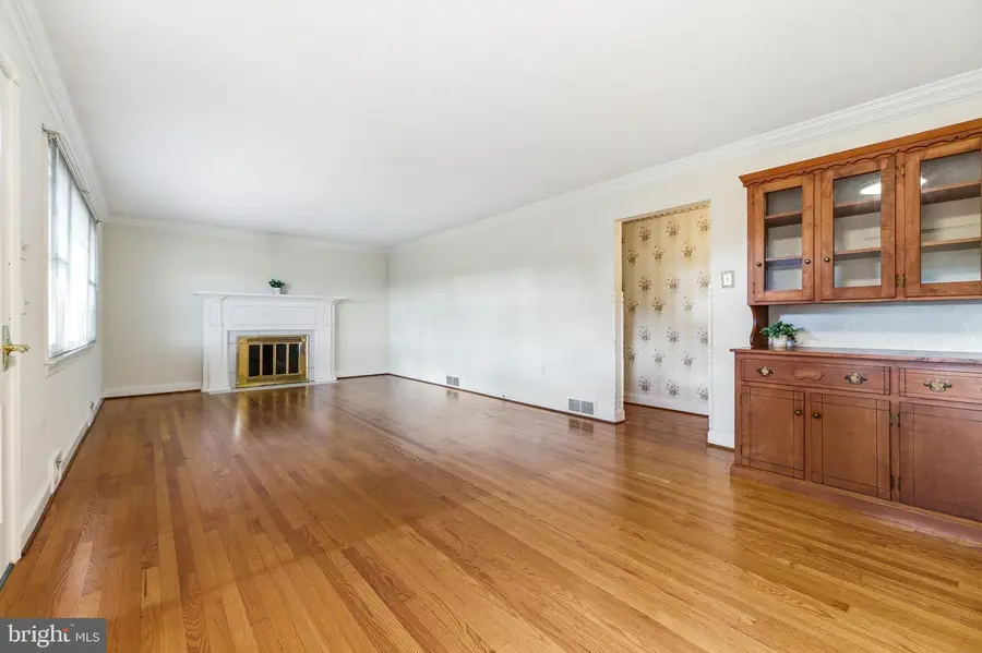 410 W North St, Woodstock, VA 22664 - #3