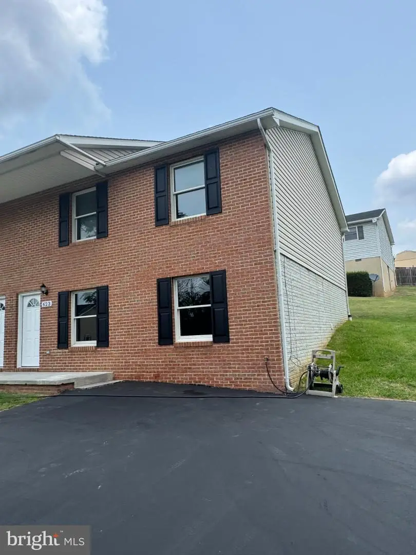 623 Thompson St, Strasburg, VA 22657 - #1