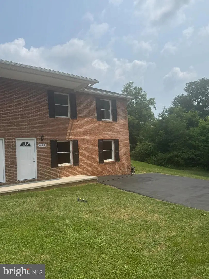 623 Thompson St, Strasburg, VA 22657 - #2