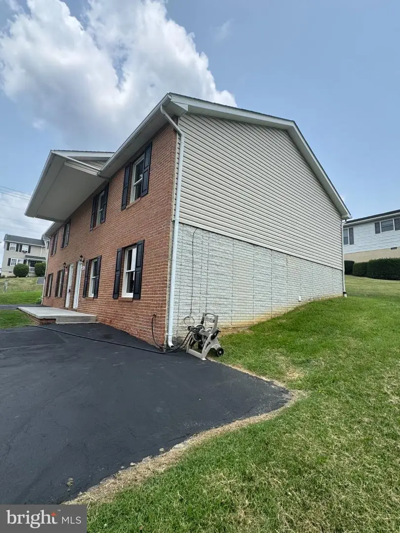 623 Thompson St, Strasburg, VA 22657 - #3