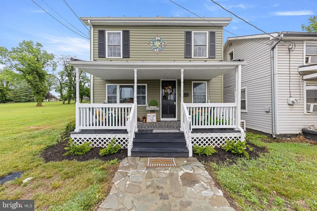 143 N Water St, Woodstock, VA 22664 - #1