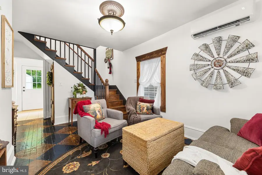 143 N Water St, Woodstock, VA 22664 - #2
