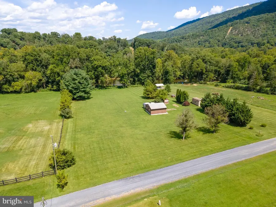 1806 Deer Rapids Rd, Strasburg, VA 22657 - #2