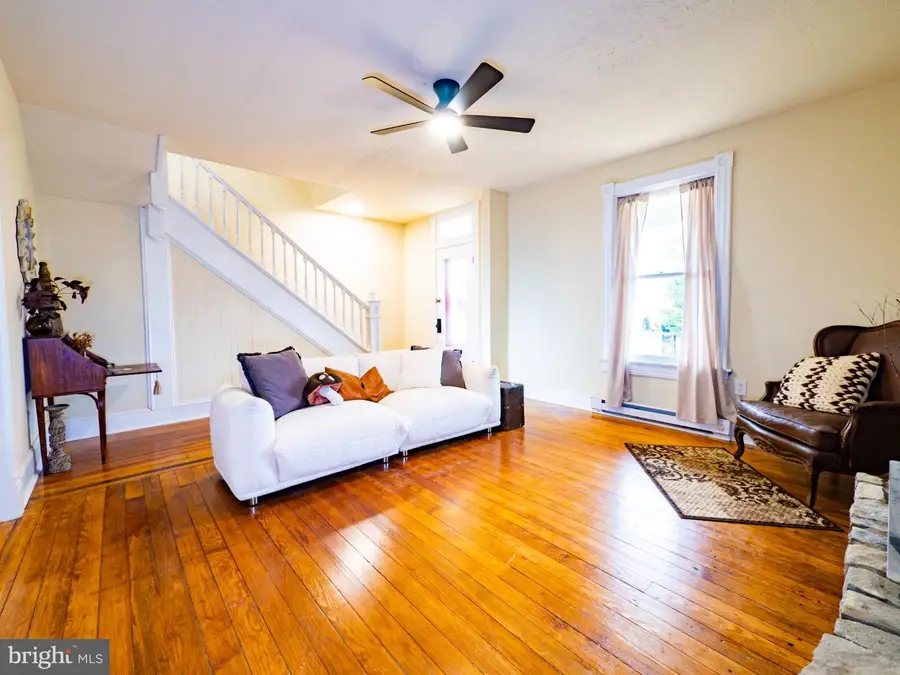 440 E Queen St, Strasburg, VA 22657 - #2