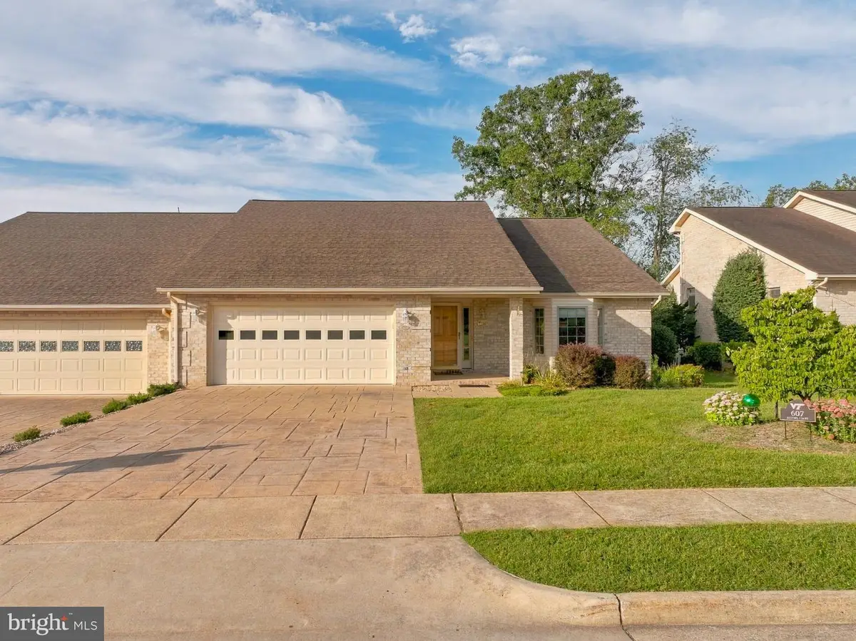 607 Kestrel Ct, Woodstock, VA 22664 - #1