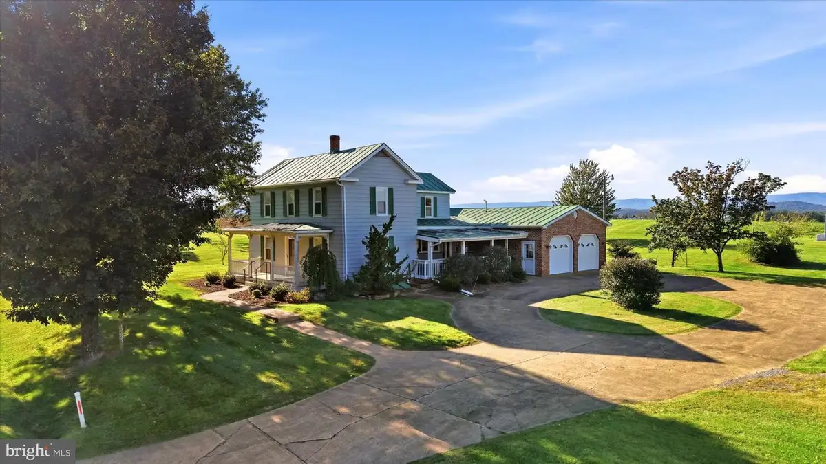 12627 S Middle Rd, Edinburg, VA 22824 - #1