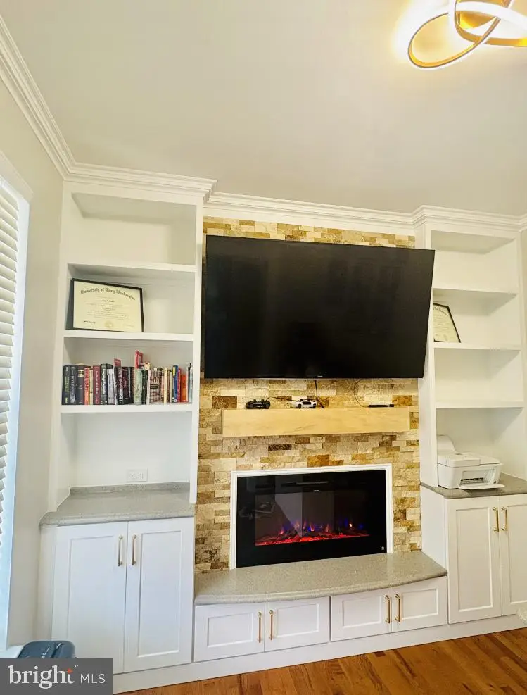 11200 Hollins Ct, Fredericksburg, VA 22407 - Image #2