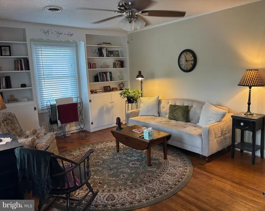 120 Mclaws St E, Fredericksburg, VA 22408 - #3