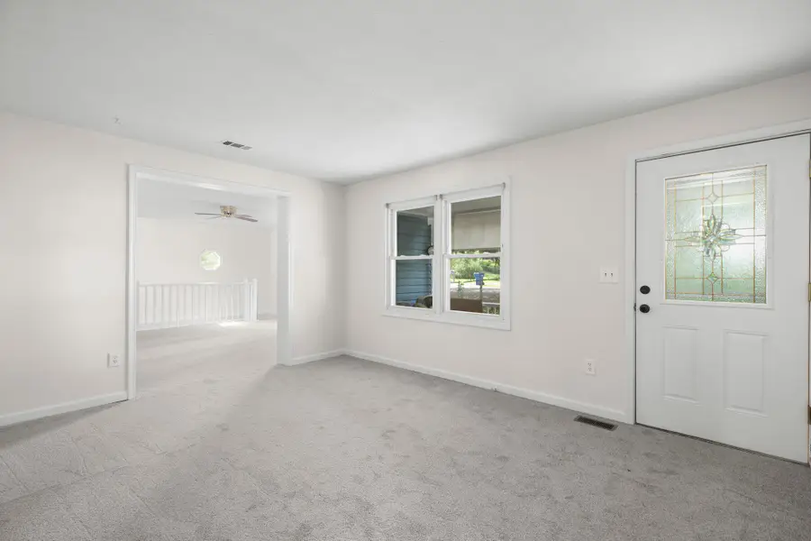 10934 Deerfield Dr, Fredericksburg, VA 22407 - #3