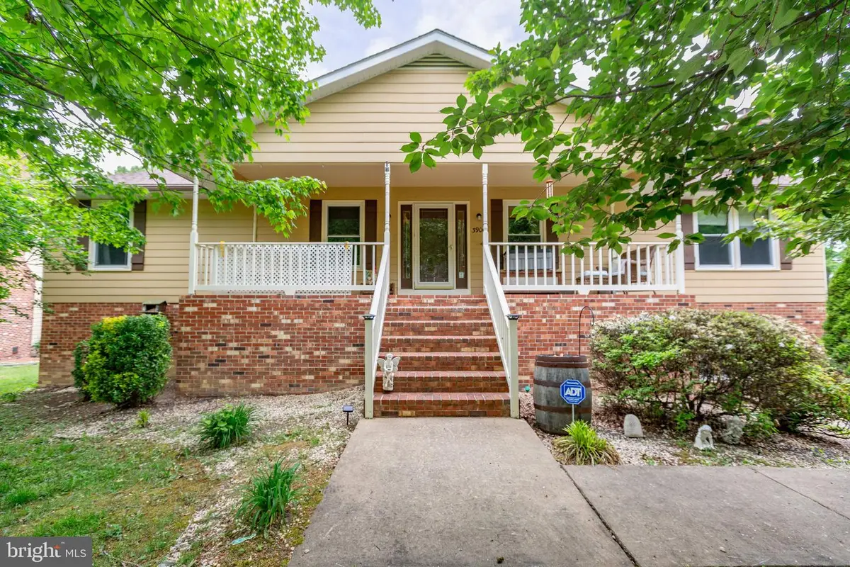 3906 Doran Rd, Fredericksburg, VA 22407 - #1