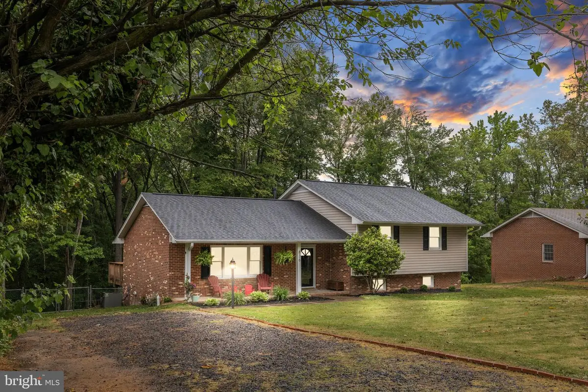836 Churchill Dr, Fredericksburg, VA 22407 - #1