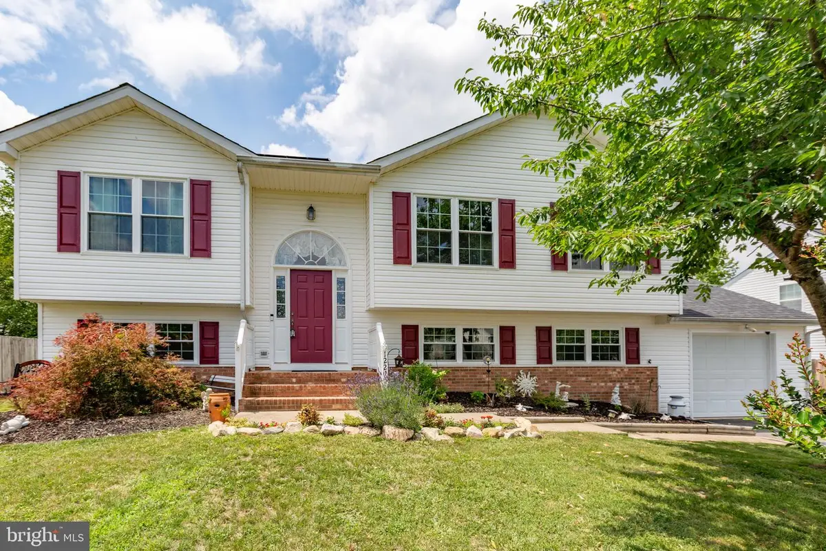 12215 Stonehenge Dr, Fredericksburg, VA 22407 - #1