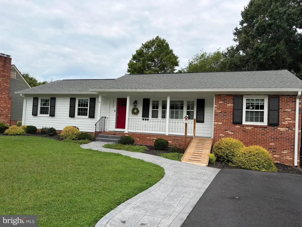 313 Laurel Ave, Fredericksburg, VA 22408 - #1