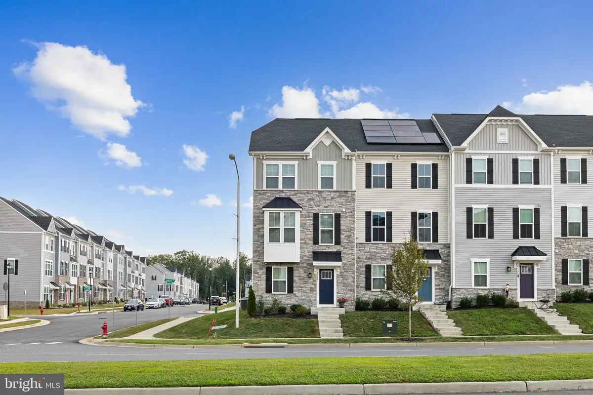 9360 Tanfield Dr, Fredericksburg, VA 22408 - #1