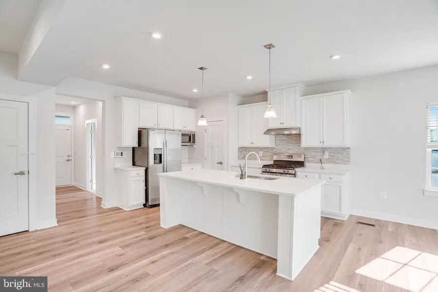 484 Bridgepoint Dr, Fredericksburg, VA 22405 - Image #2