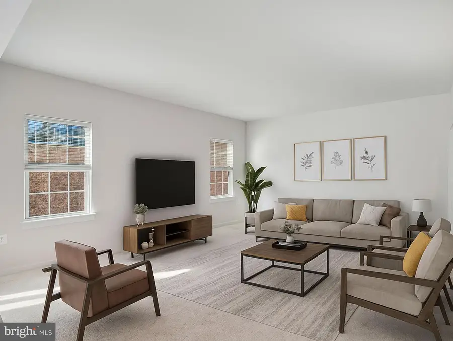 484 Bridgepoint Dr, Fredericksburg, VA 22405 - Image #3