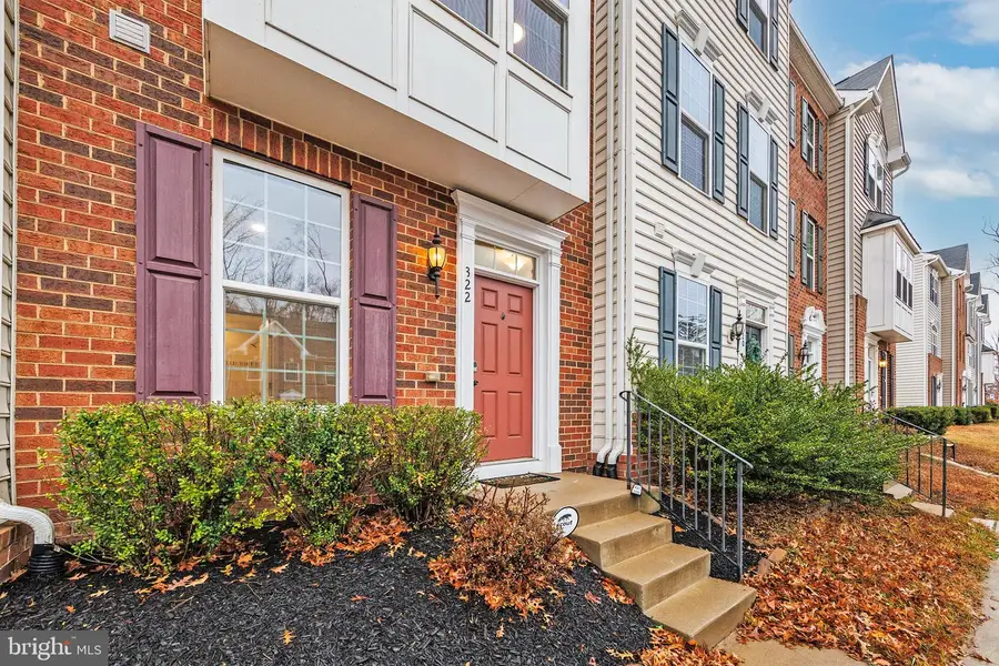 322 Rolling Valley Dr, Fredericksburg, VA 22405 - Image #2
