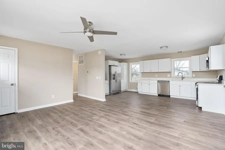 402 Sullivan Dr, Fredericksburg, VA 22405 - #3