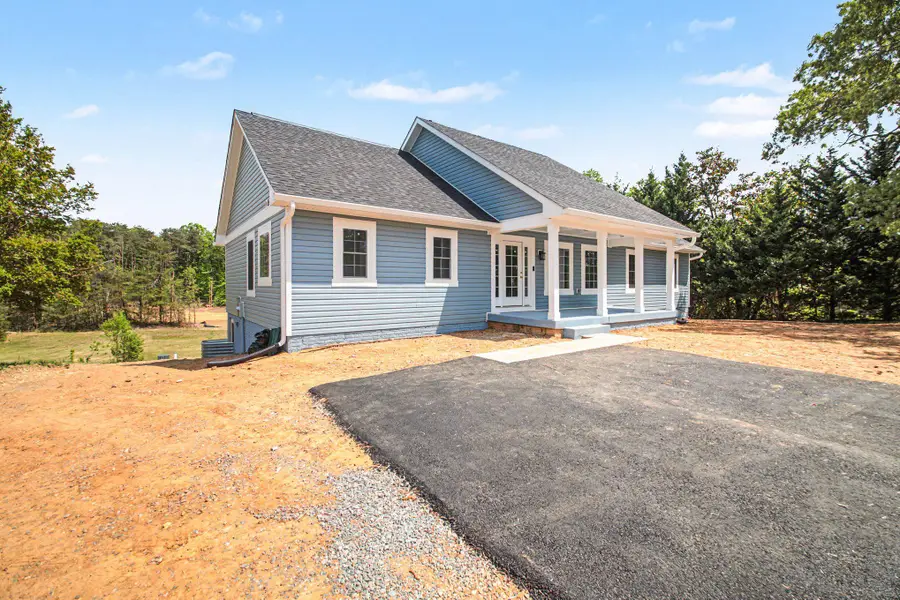 656 Truslow Rd, Fredericksburg, VA 22406 - #2