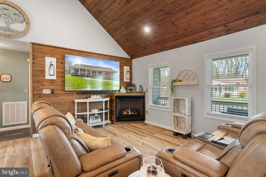 37 Pendleton Rd, Fredericksburg, VA 22405 - #3