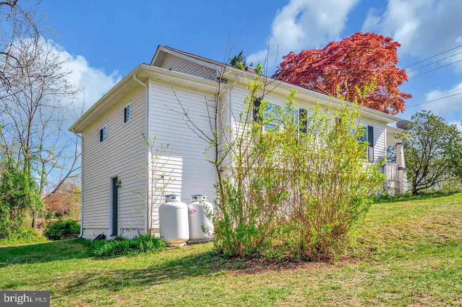 1588 Mountain View Rd, Stafford, VA 22554 - #2