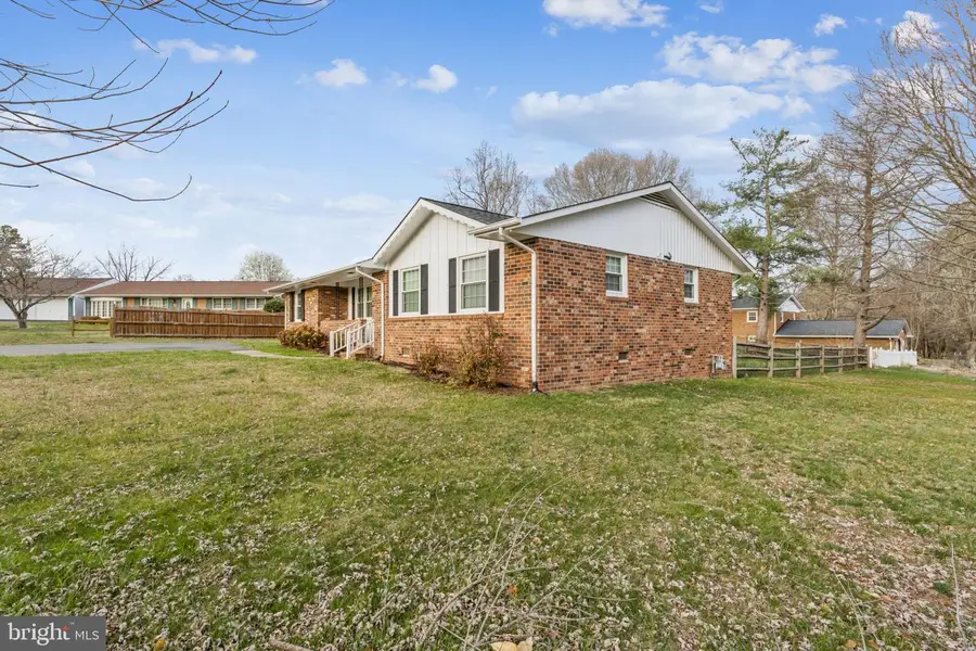 2 Bell Air Ct, Fredericksburg, VA 22405 - #3