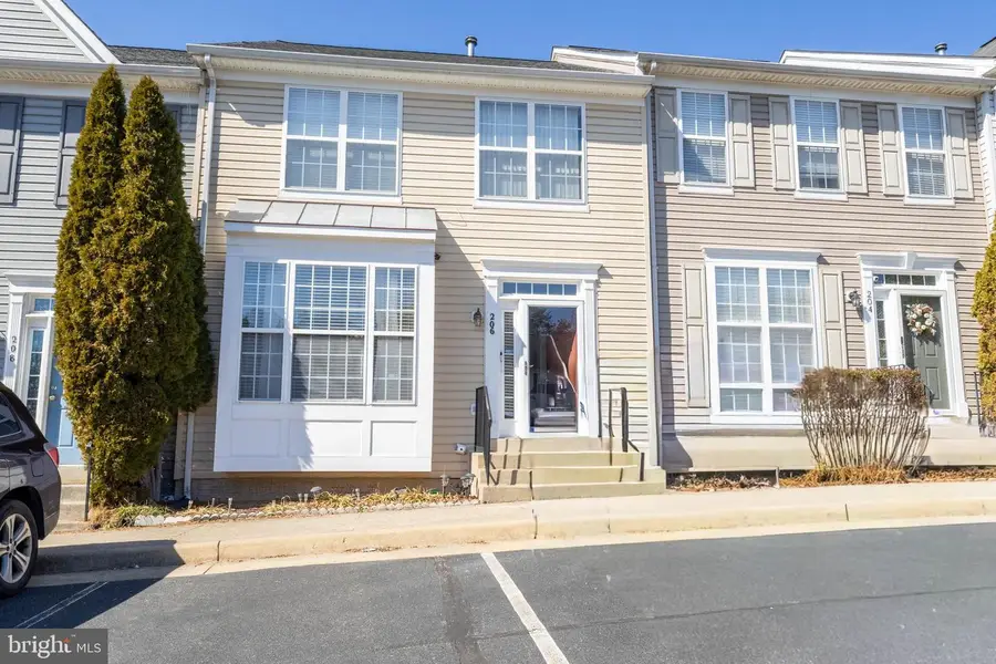 206 Hillside Ct, Stafford, VA 22554 - #2