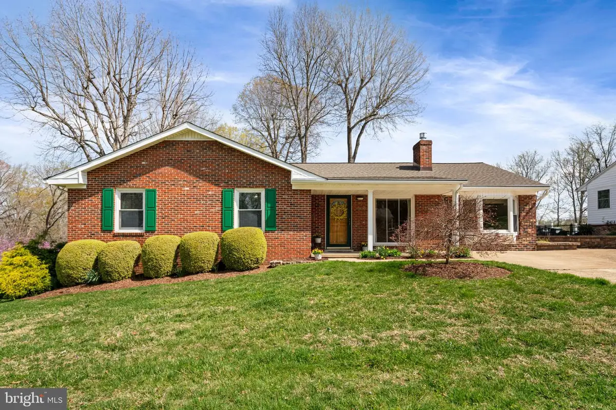 910 Carol Ln, Fredericksburg, VA 22405 - #1