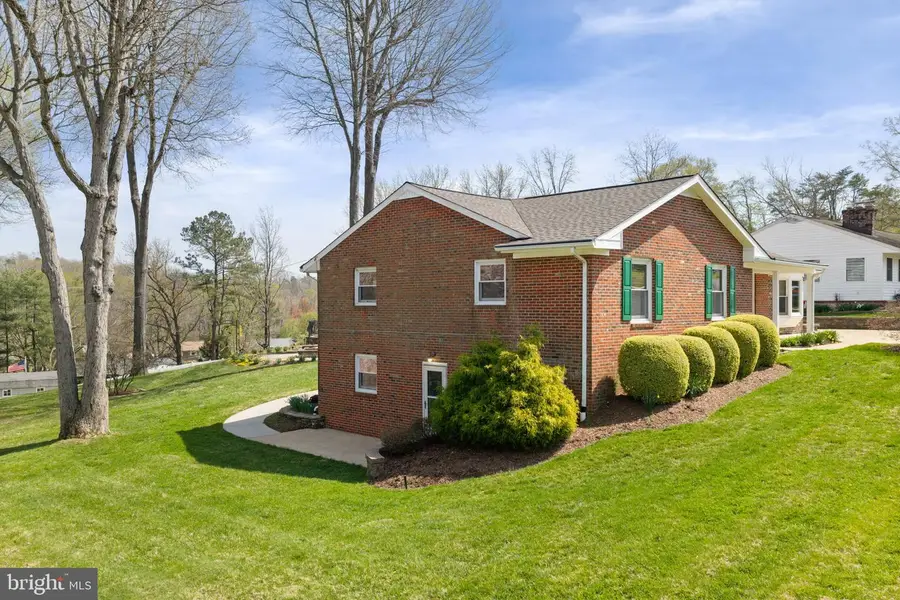 910 Carol Ln, Fredericksburg, VA 22405 - #3