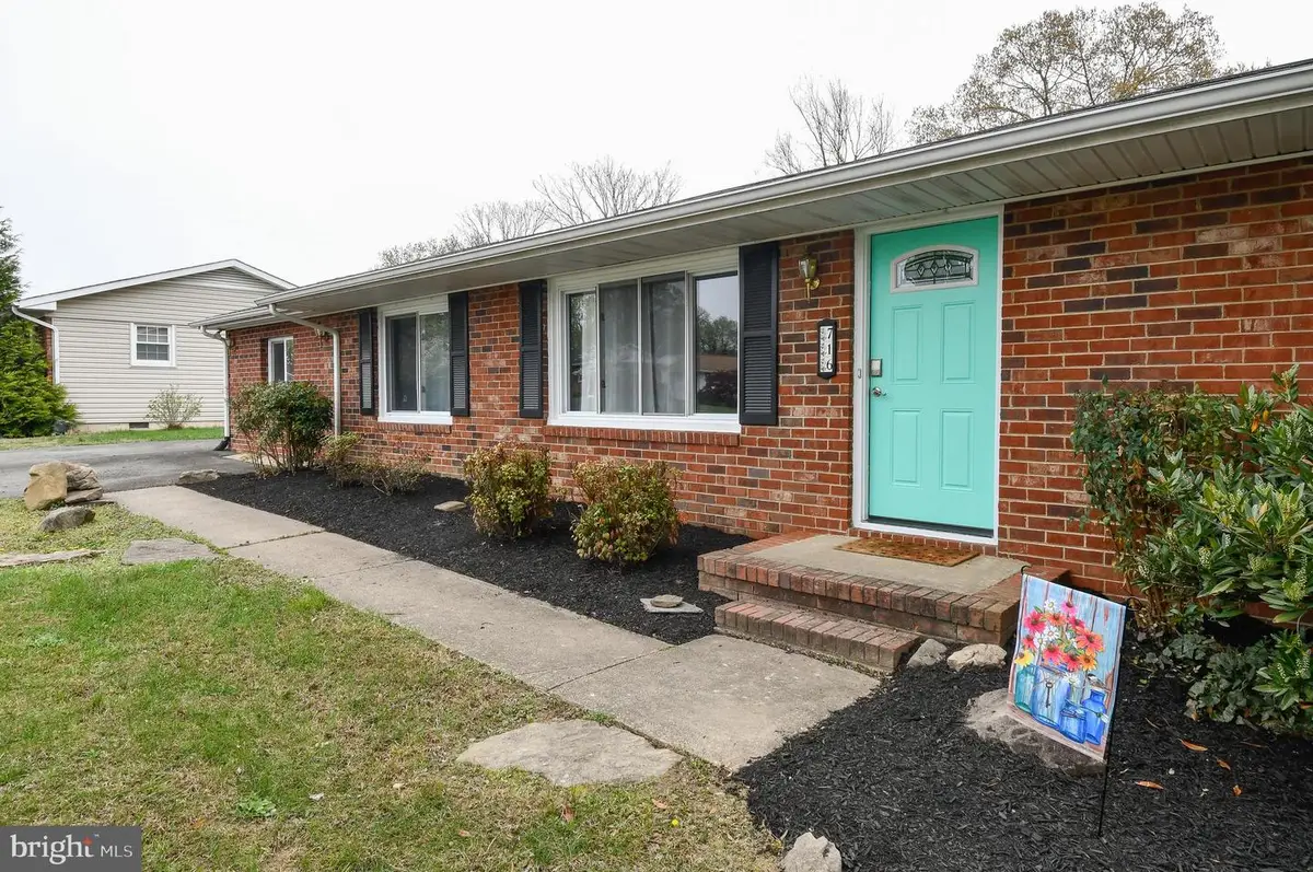 716 Edwards Dr, Fredericksburg, VA 22405 - #1